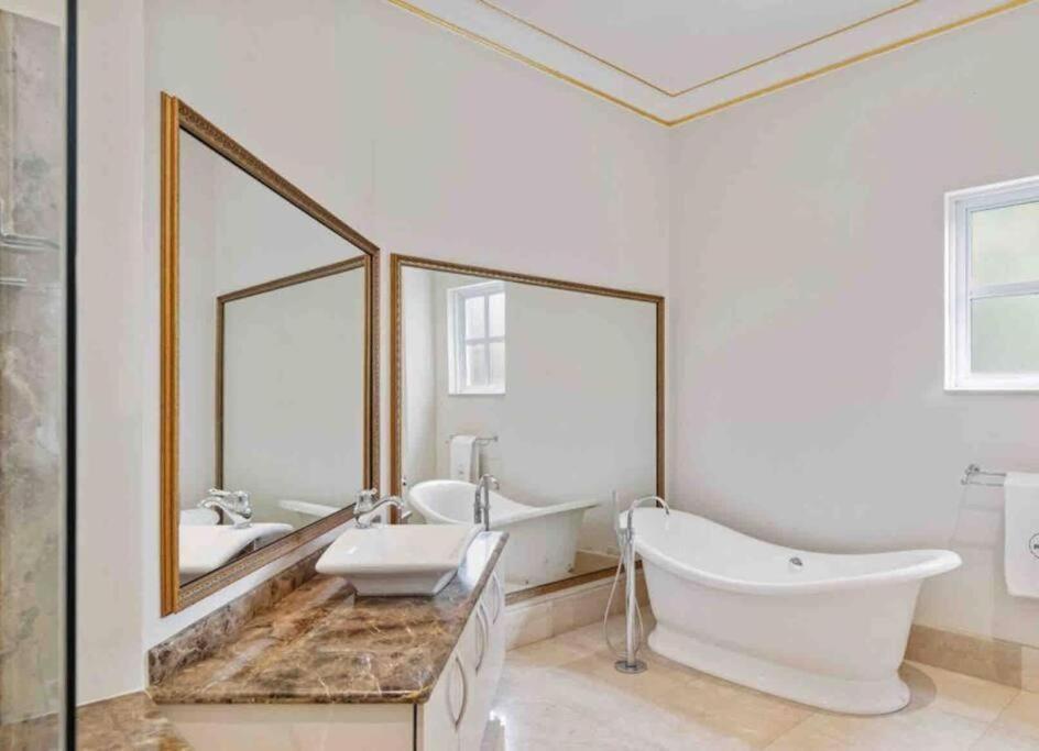 The White House In Sandton Holiday home *