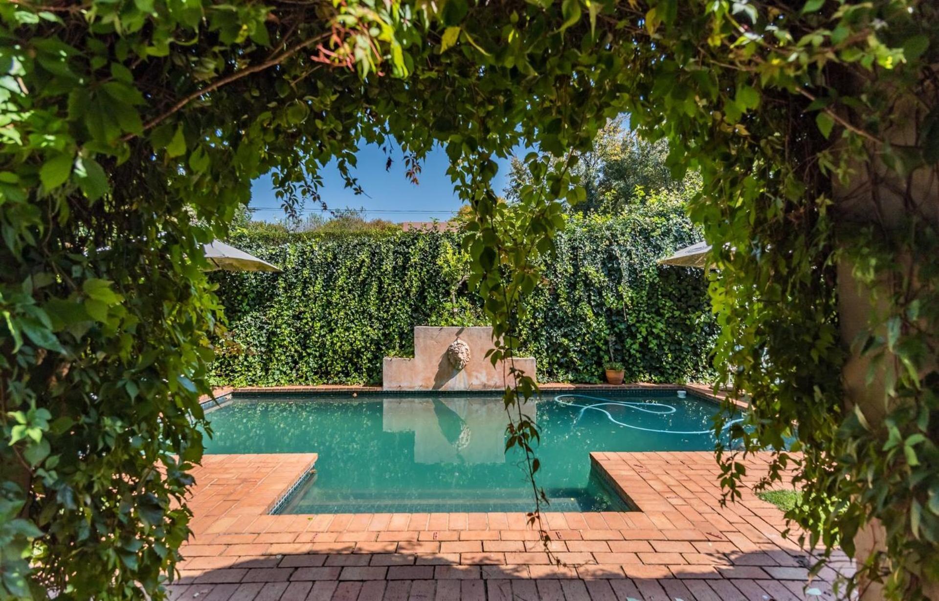 Houghton Rosebank With Deck Overlooking Pool Apartment Johannesburg