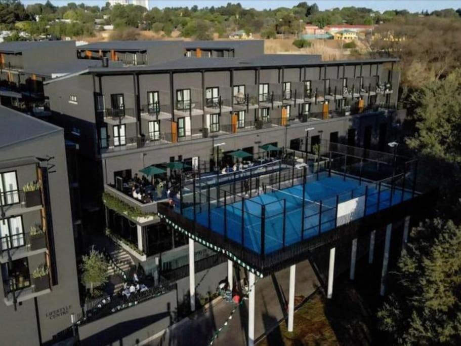 Hyde Park Sandton Luxury 2Br Top Floor * Johannesburg