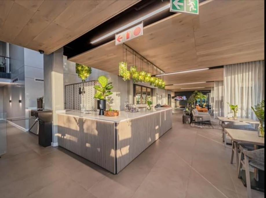 Apartment Hyde Park Sandton Luxury 2Br Top Floor