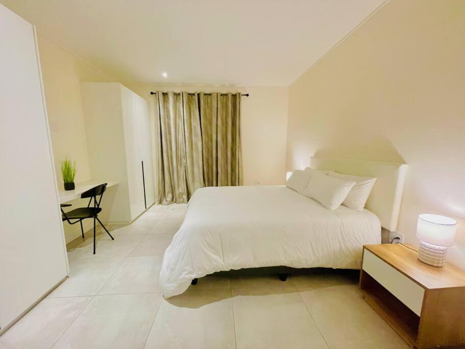 Hyde Park Sandton Luxury 2Br Top Floor Johannesburg