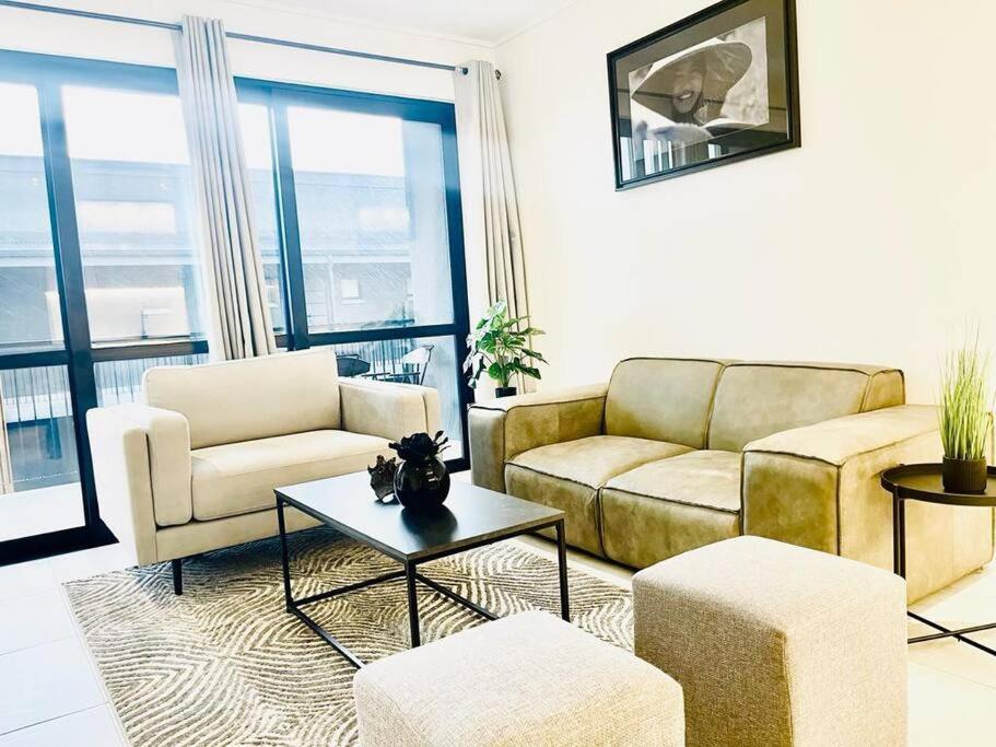 Hyde Park Sandton Luxury 2Br Top Floor Apartment *