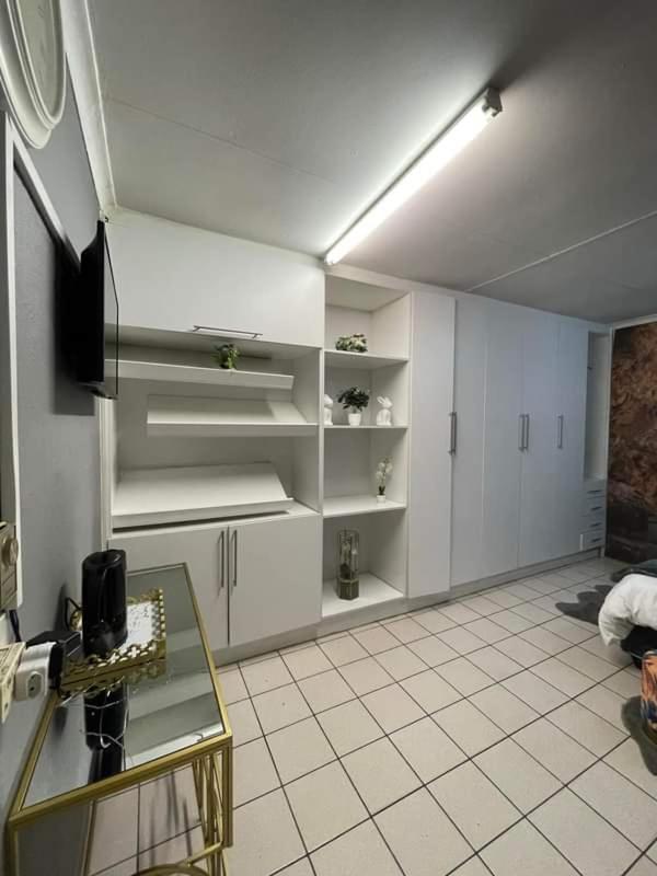 P&l Exclusive Beauty Parlour * Johannesburg