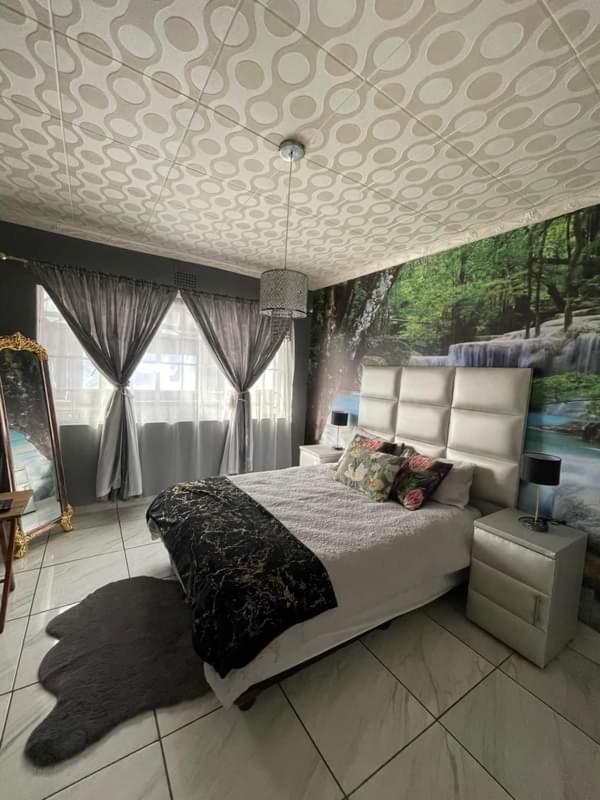 P&l Exclusive Beauty Parlour *