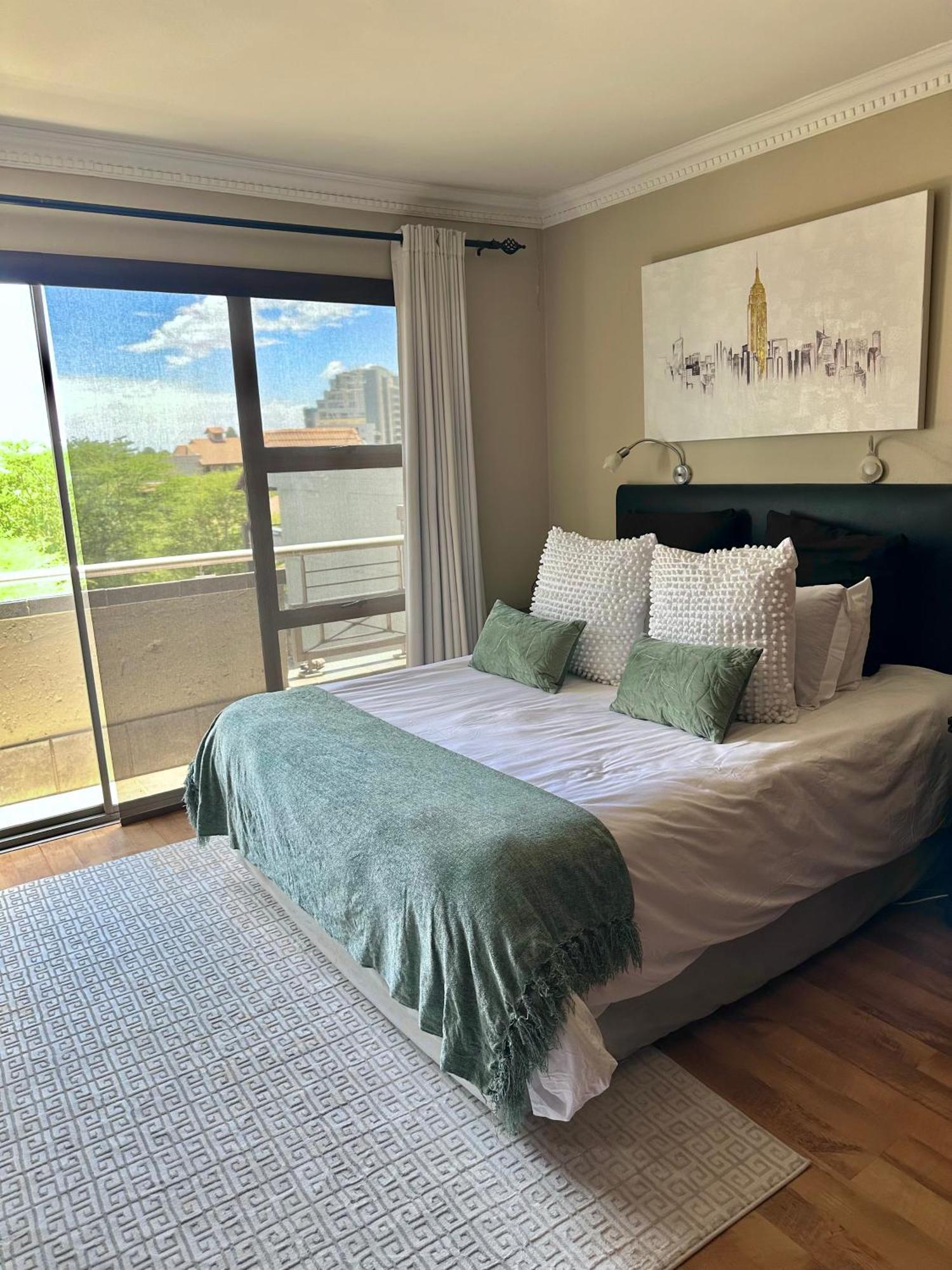 Apartment 1 Bedroom, 2 Bathroom In The Heart Of Sandton