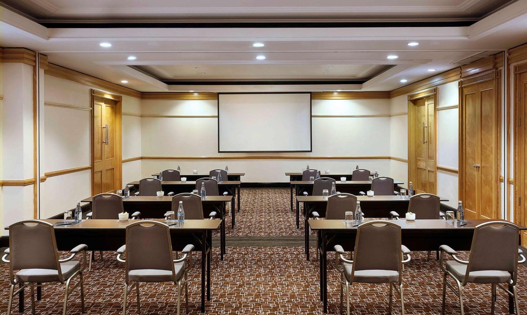 Nh Sandton Hotel 5*
