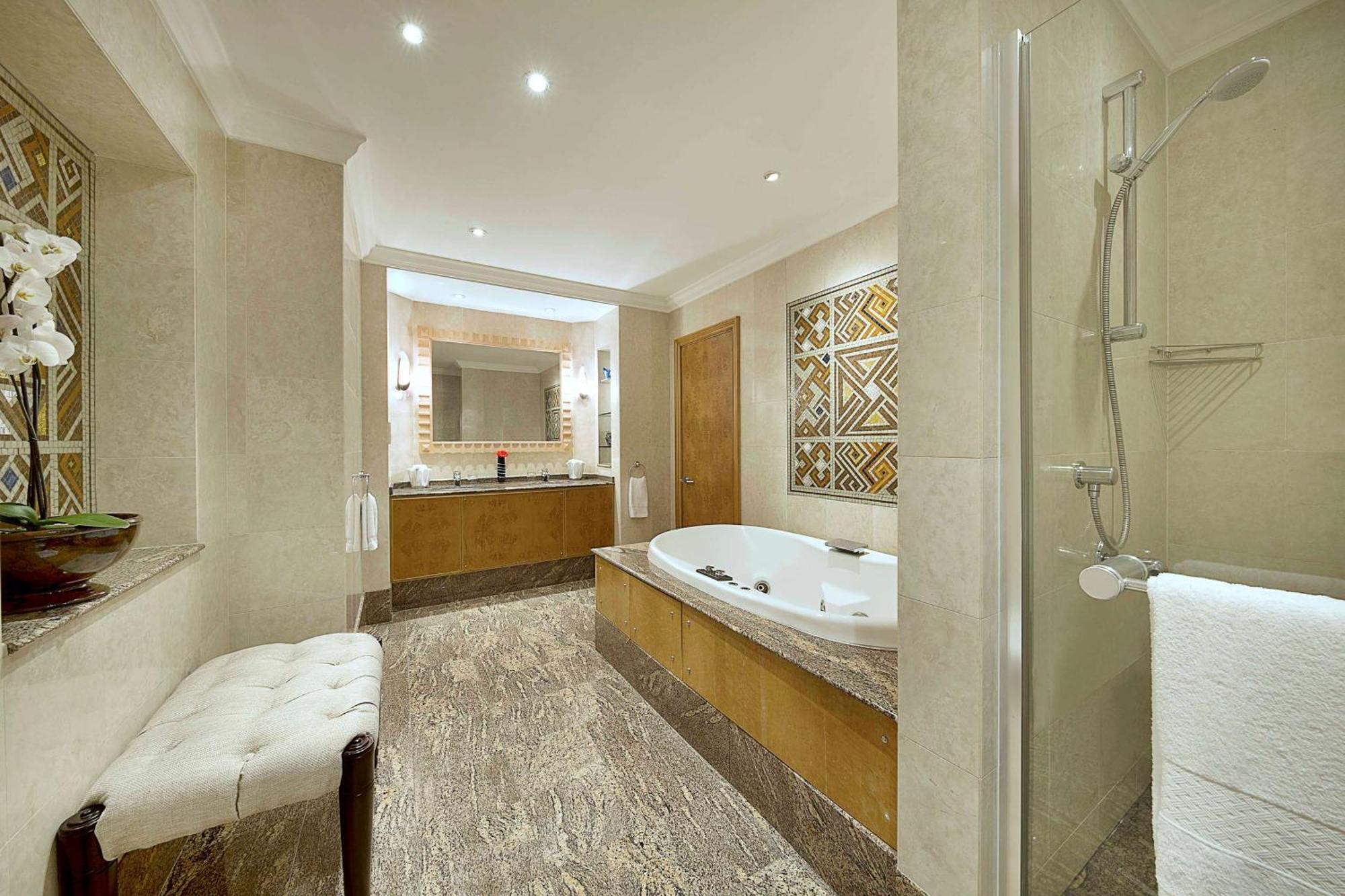 Nh Sandton Hotel 5*