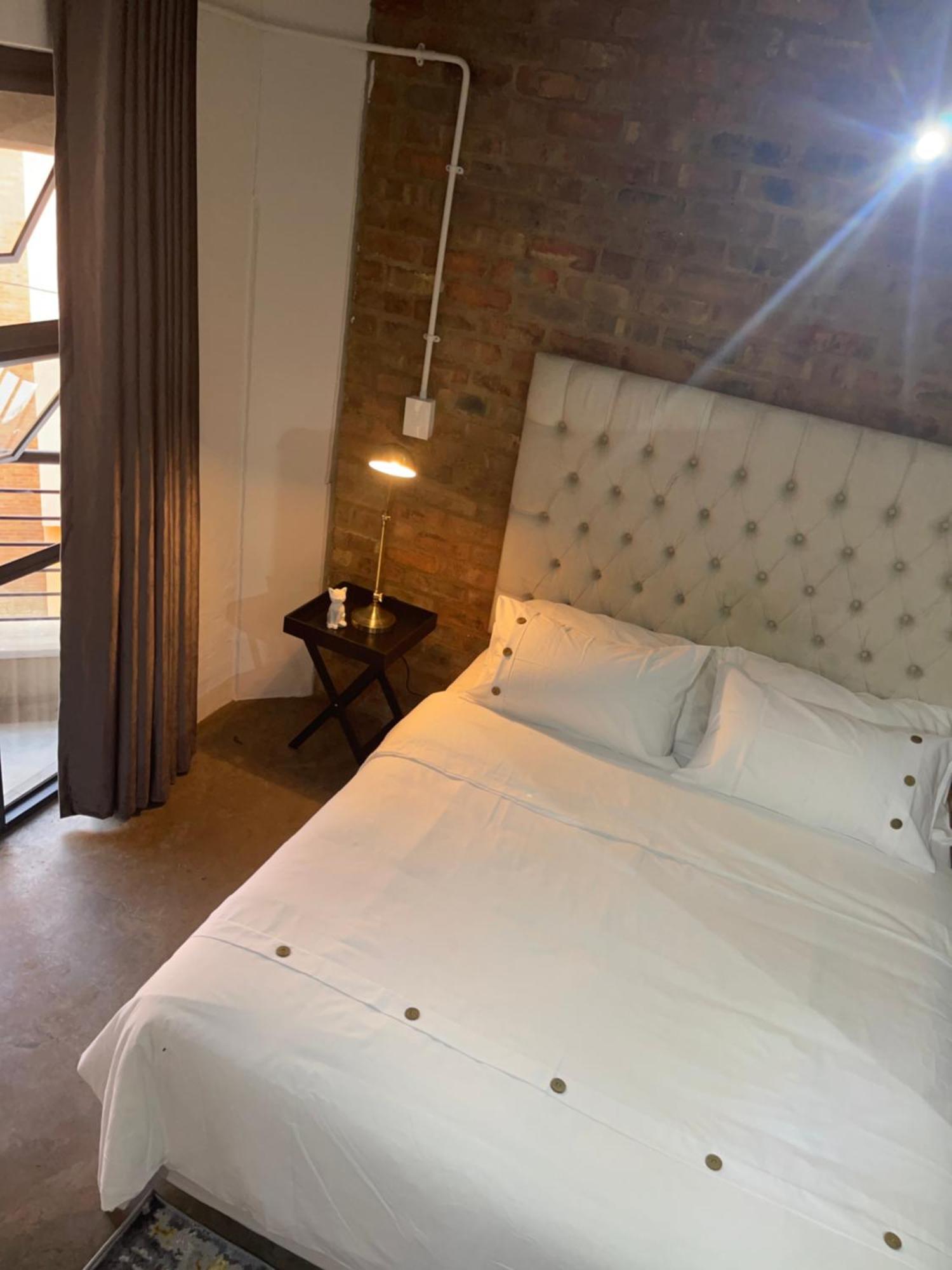 Dream Abodes At Cozy Craftmans Ship, Maboneng *