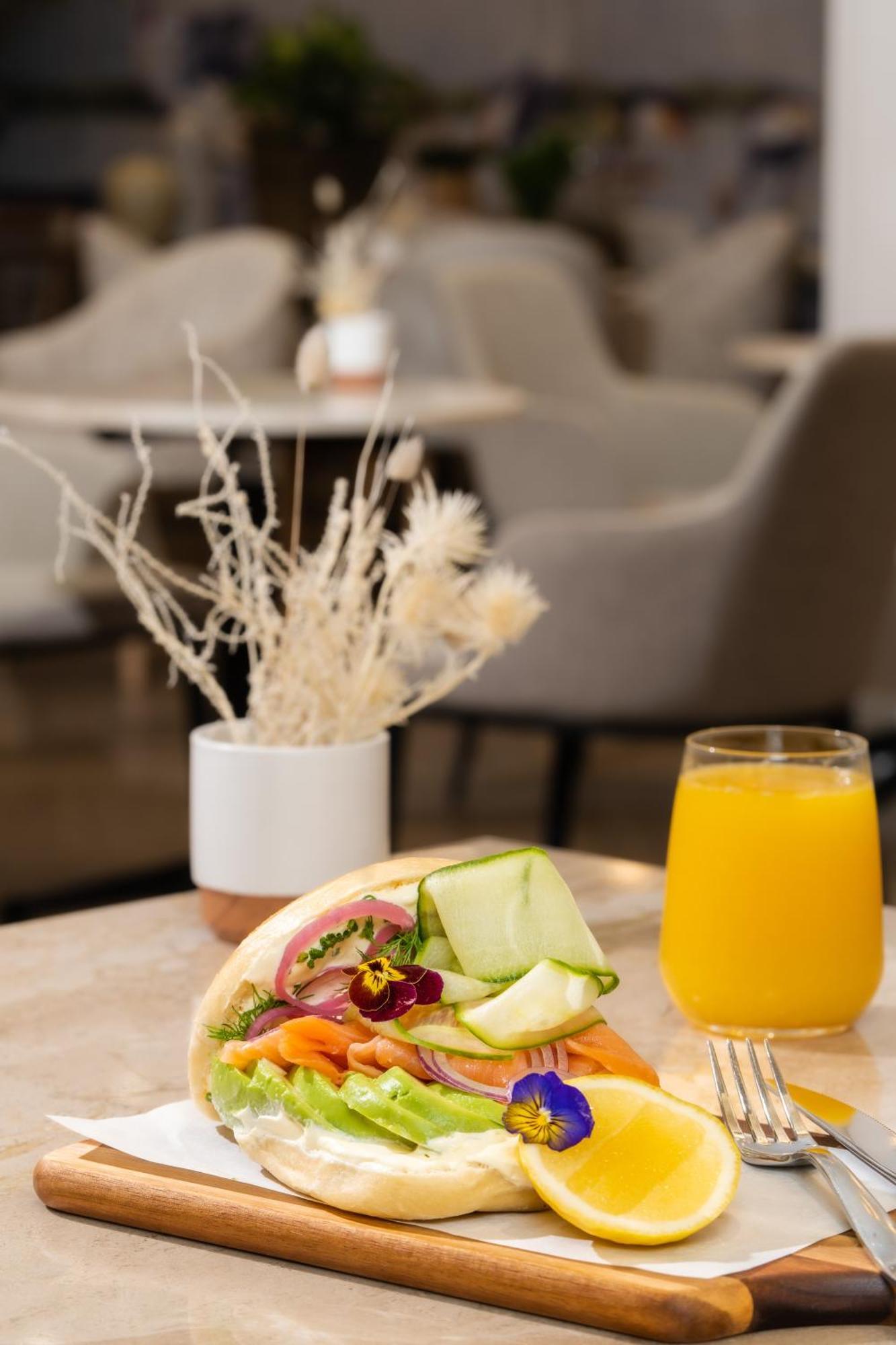 African Pride Melrose Arch, Autograph Collection 5*