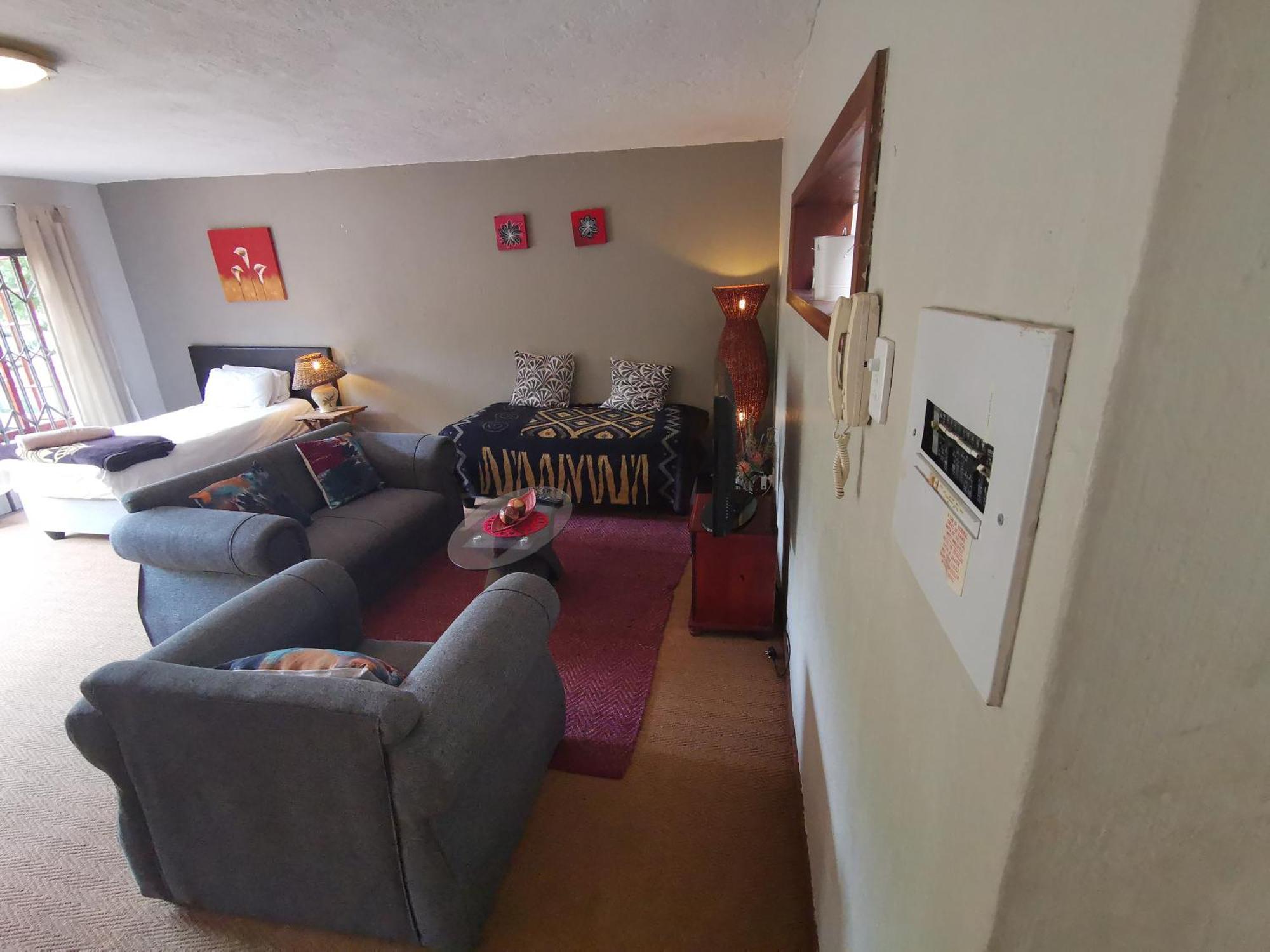 Paulshof Sandton - Hluhluwe Road Complex Homestay *