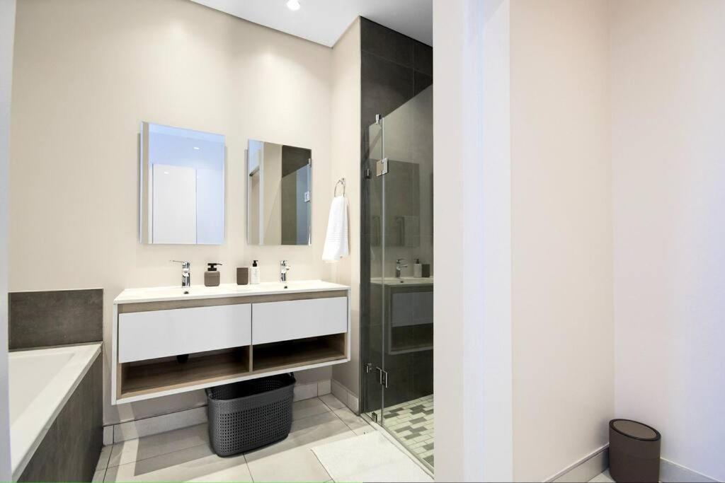 Stunning 2 Bed In Sandton * Johannesburg