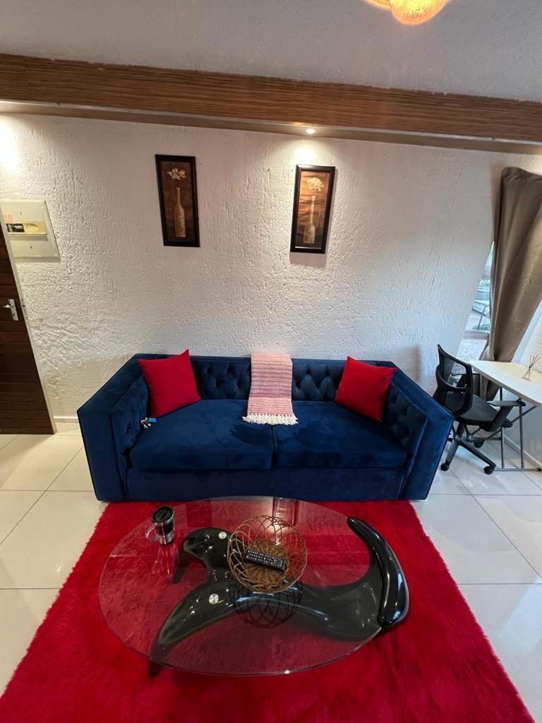 The Sandton View 3 Mins Drive From Mandela Square & Located Right In The Heart Of Sandton Apartment