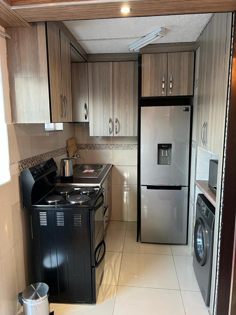 Apartment The Sandton View 3 Mins Drive From Mandela Square & Located Right In The Heart Of Sandton