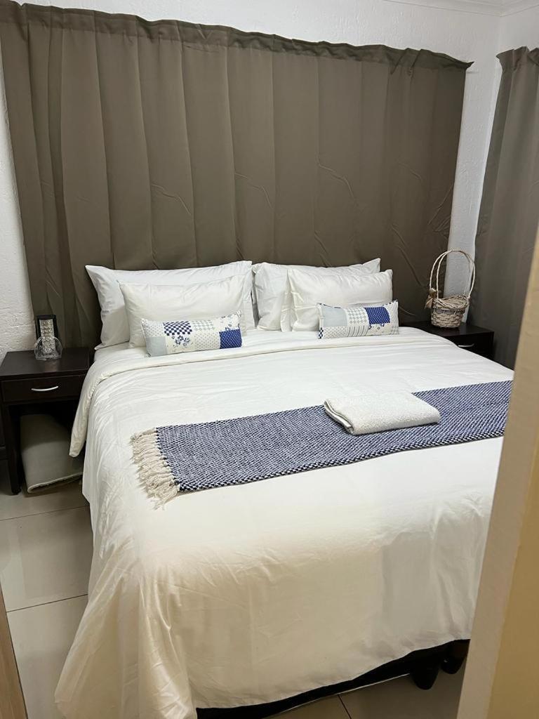 The Sandton View 3 Mins Drive From Mandela Square & Located Right In The Heart Of Sandton Johannesburg