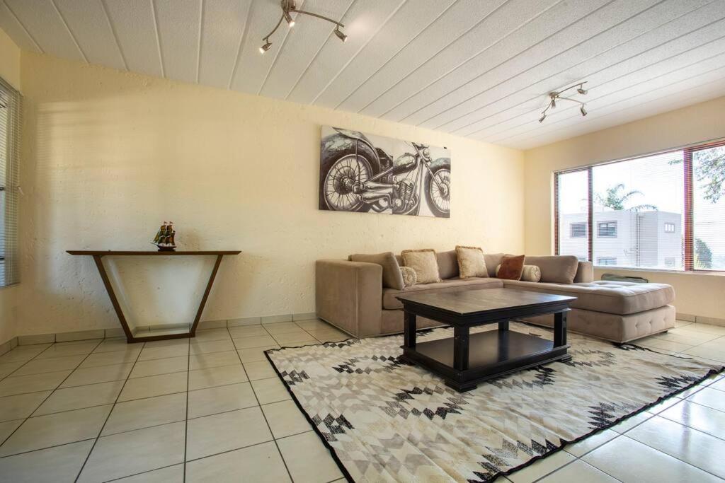 Apartamento Sandhurst Gate Sandton