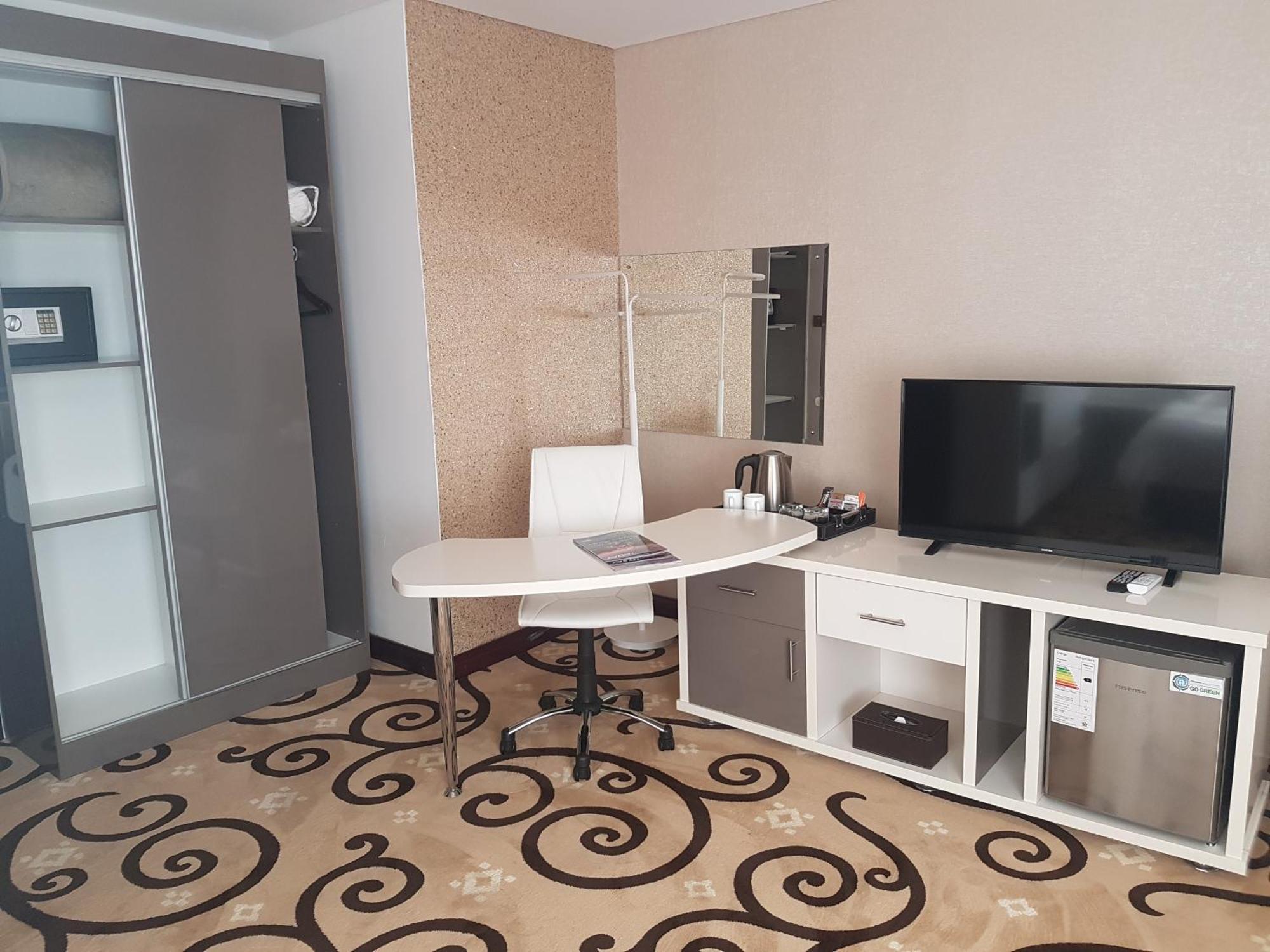 Palm Continental Khách sạn