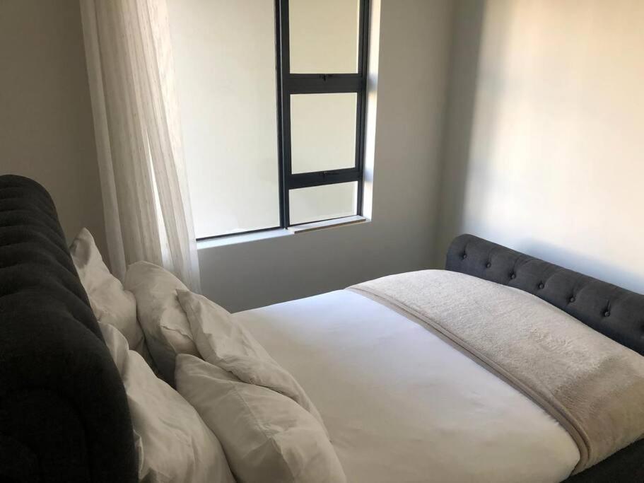 Holiday home Exquisite In Sandton With Pool And Inverter *