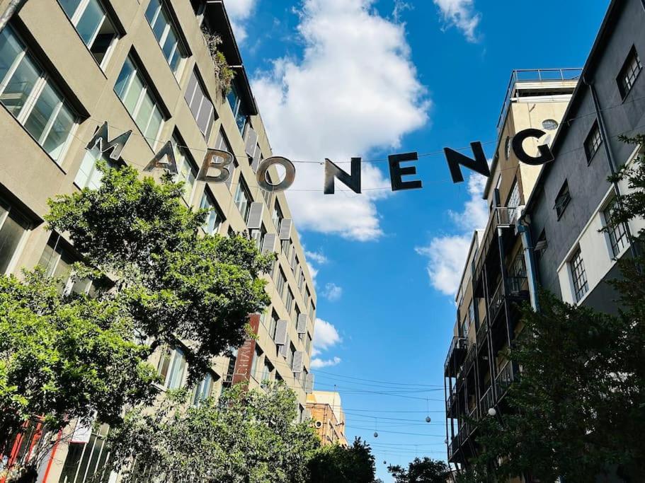 Vibrant Maboneng Studio-perfect For Exploring Jozi Apartment
