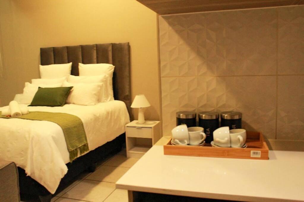 Boho In Rosebank Apartment