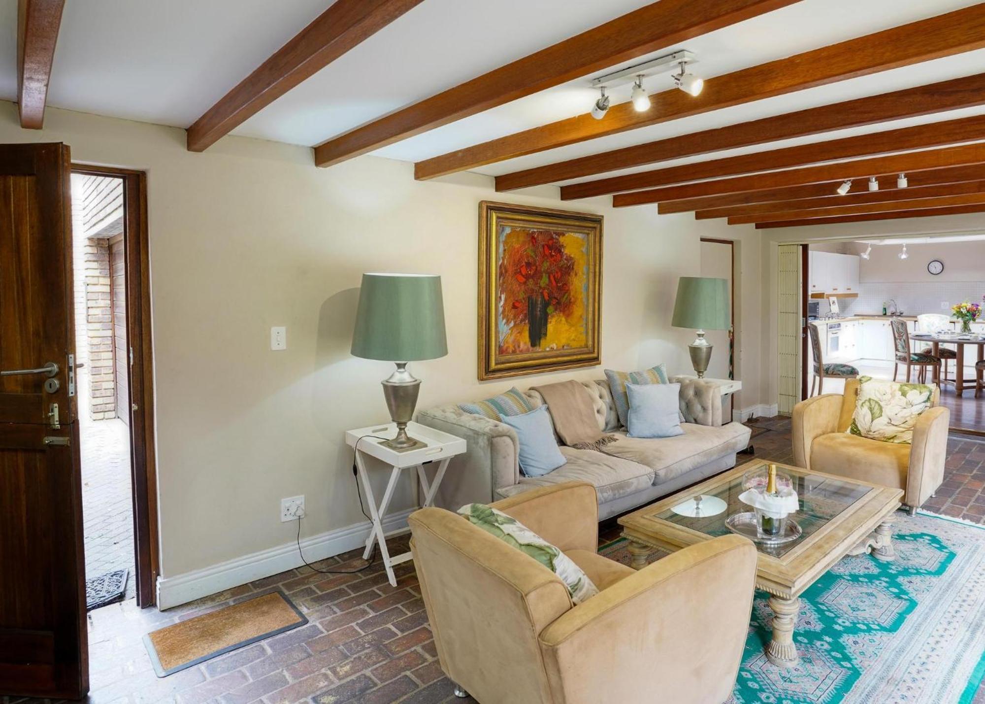 Villa Ray Back-up Power 2-bed Luxury Unit Close Sandton Johannesburg