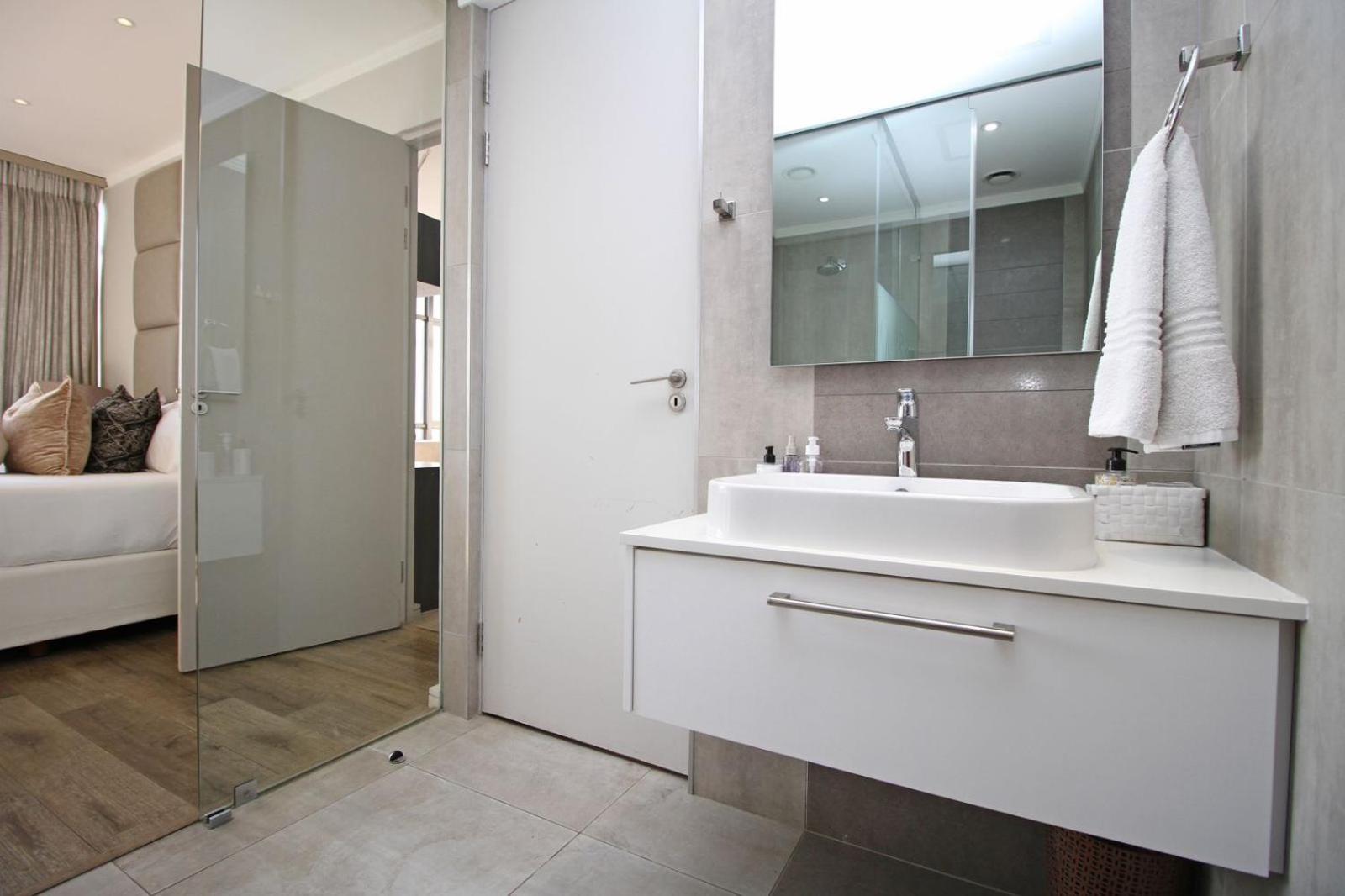 Executive 3 Bed With Balcony & Executive 2 Bed In Sandton Aparthotel *