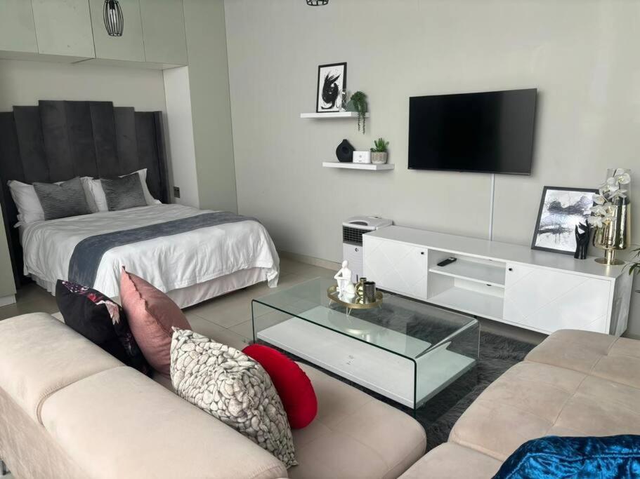 Cosy Nest 5 Min2sandton 2 *