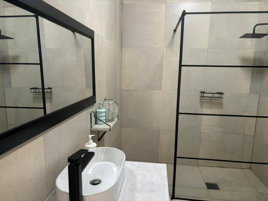 Cosy Nest 5 Min2sandton 2 Apartment *