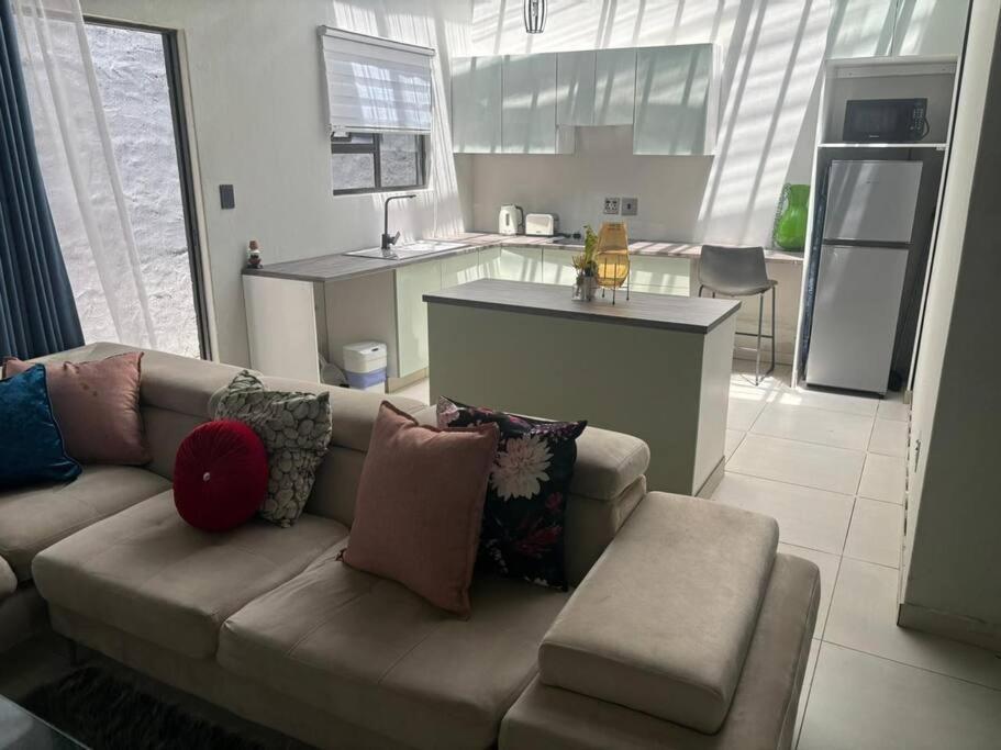 Apartment Cosy Nest 5 Min2sandton 2