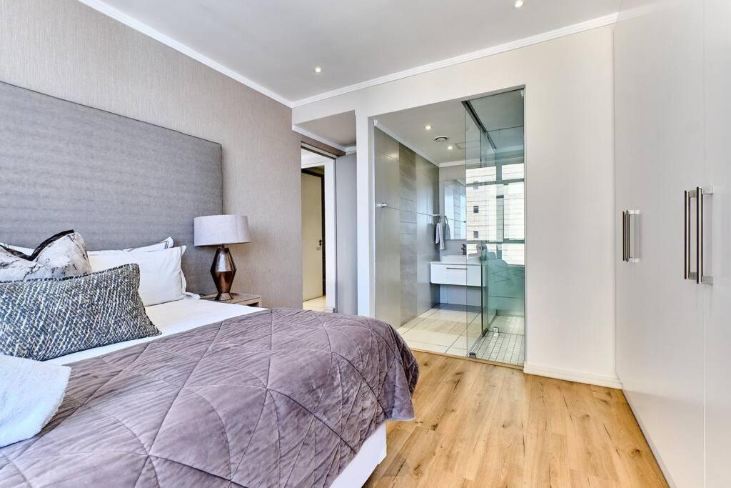 Stylish Urban Retreat In The Heart Of Sandton