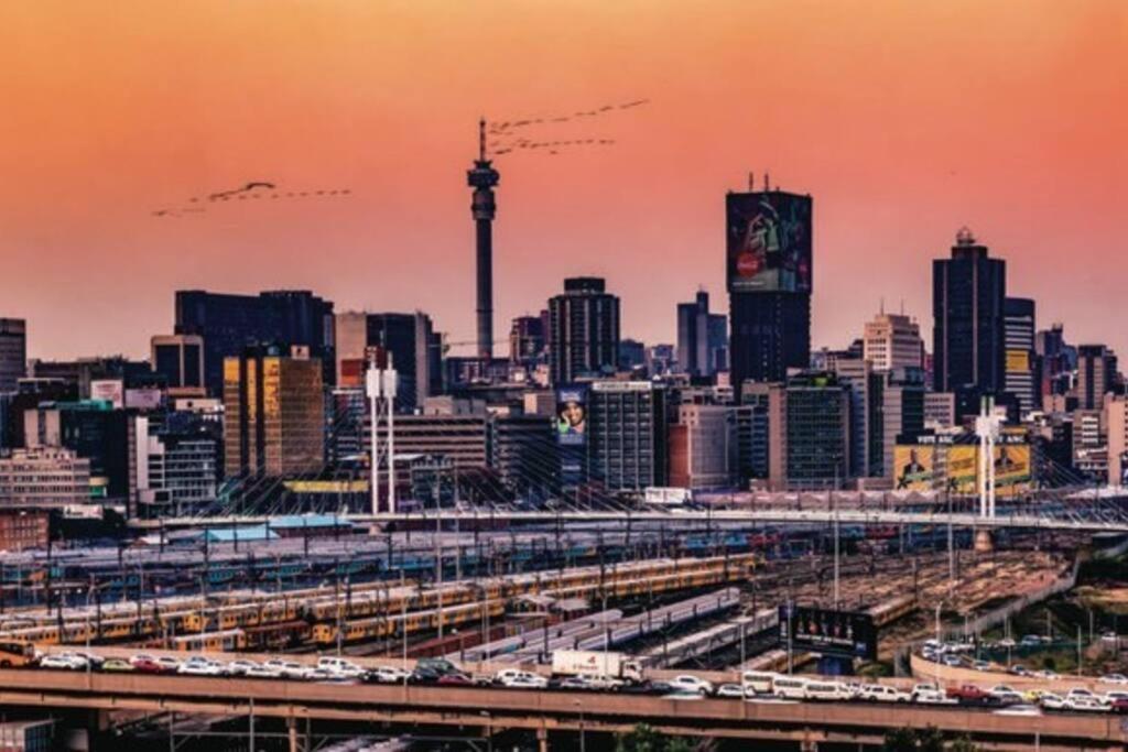Stylish Near Sandton And Melrose Arch *