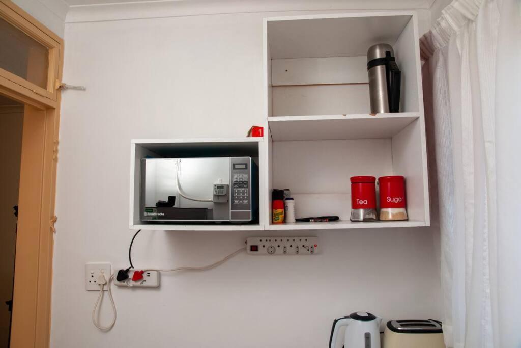 Stylish Near Sandton And Melrose Arch Apartment *
