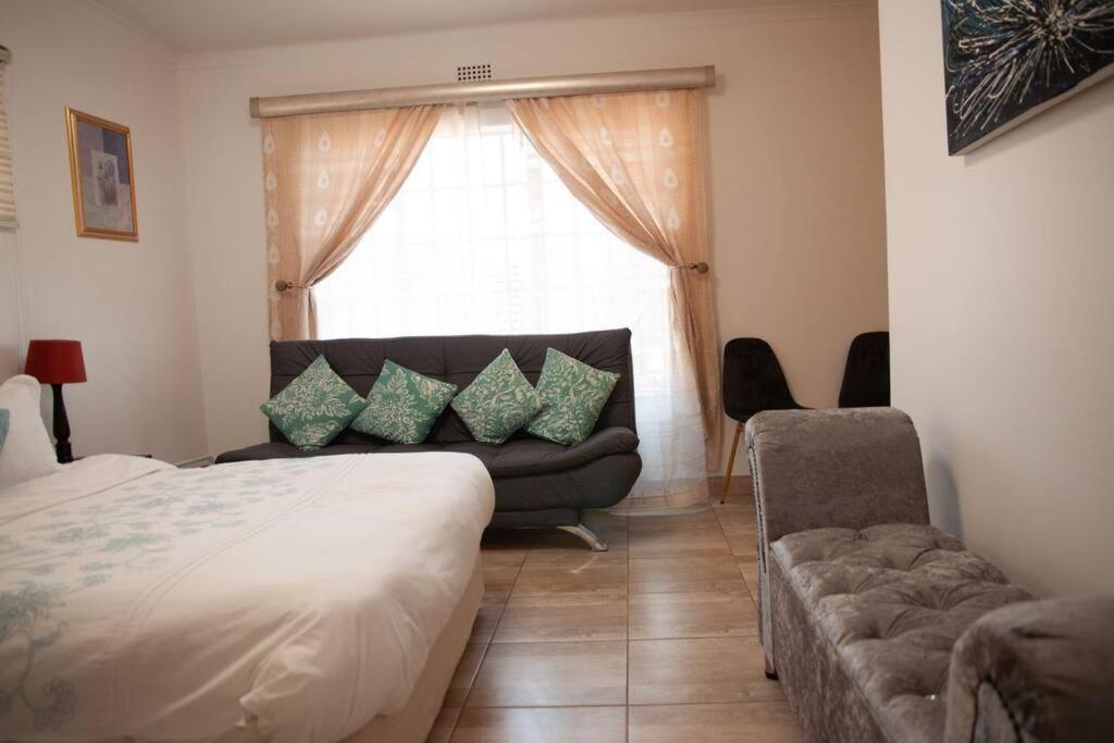 Stylish Near Sandton And Melrose Arch * Johannesburg