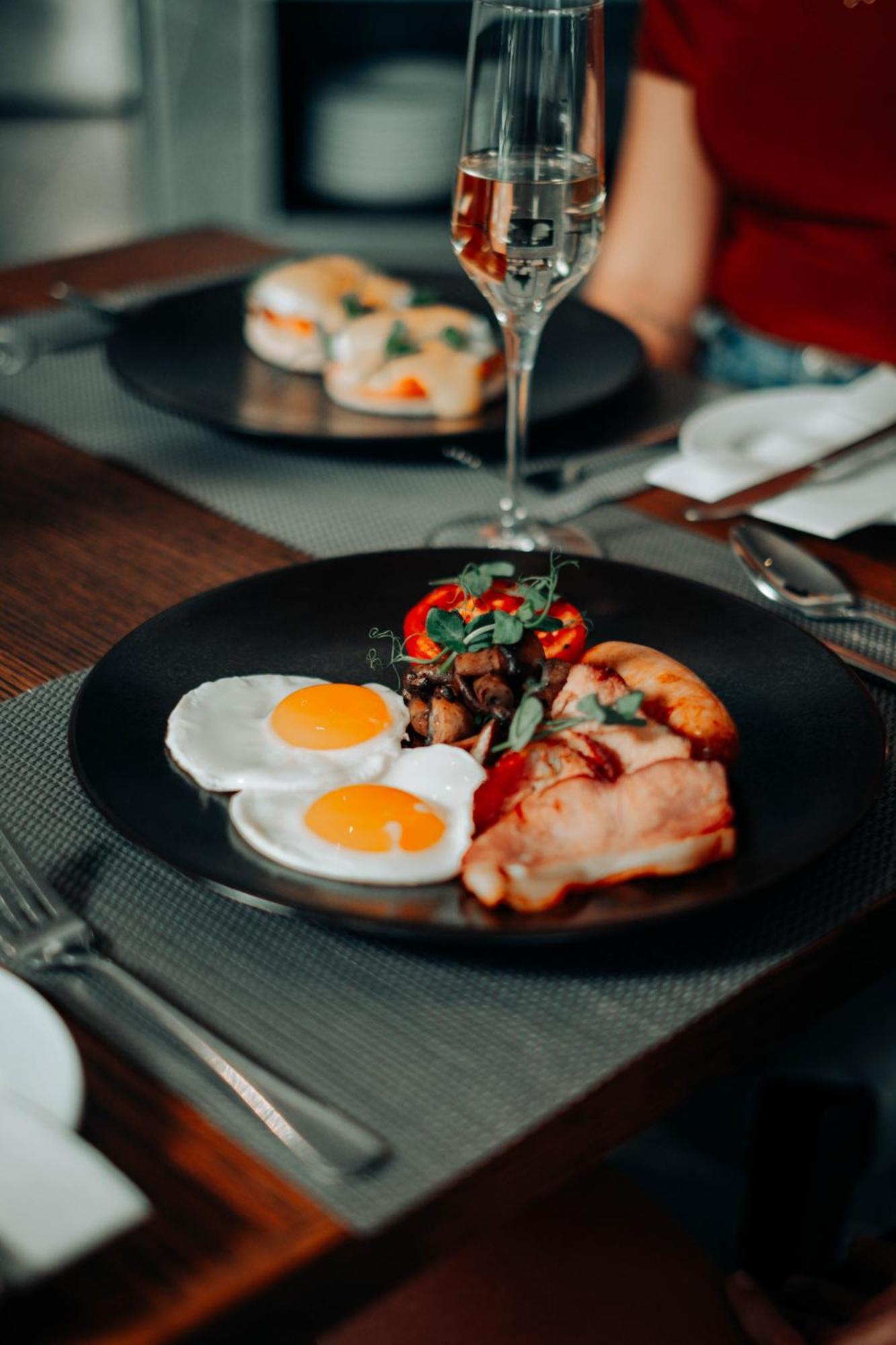 Khách sạn The Capital Melrose 3*