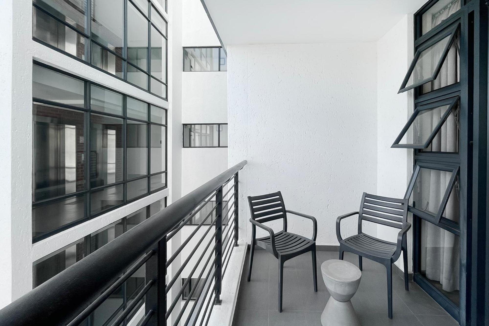 Apartment 2 On 7th, The Vantage *