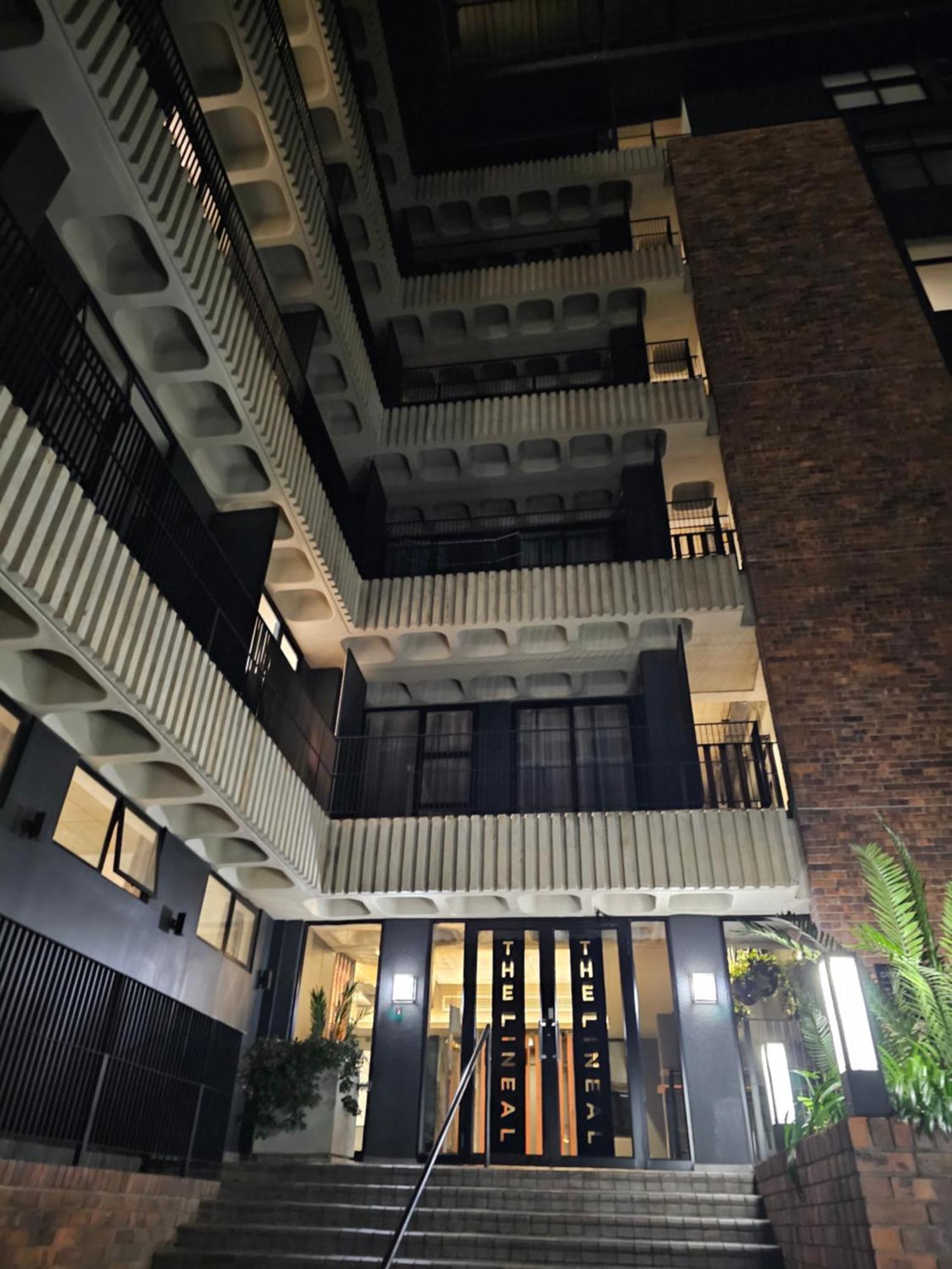 Apartment Chic With Panoramic Sandton Views *