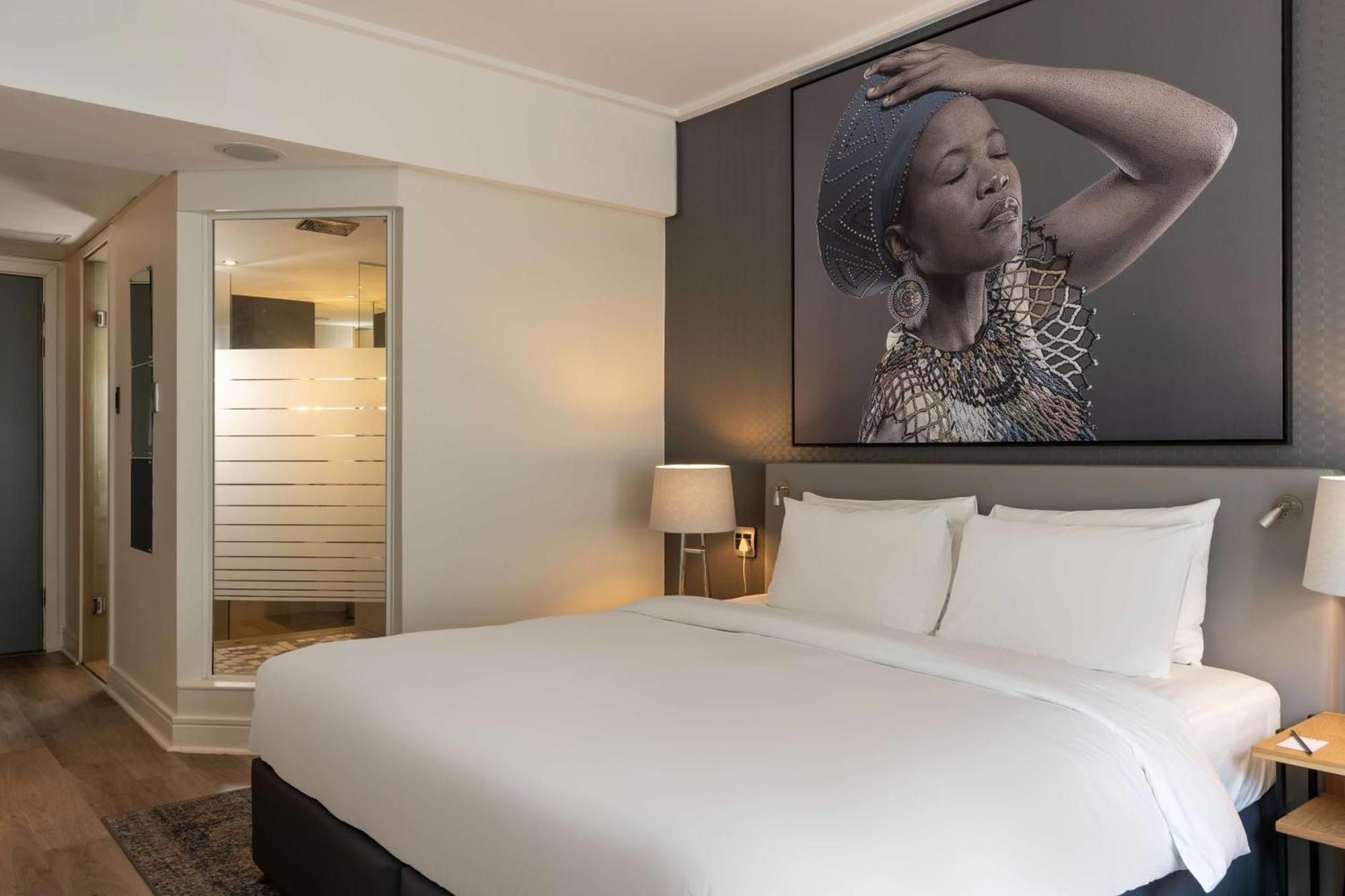 Radisson Blu Gautrain Hotel, Sandton Hotel Johannesburg