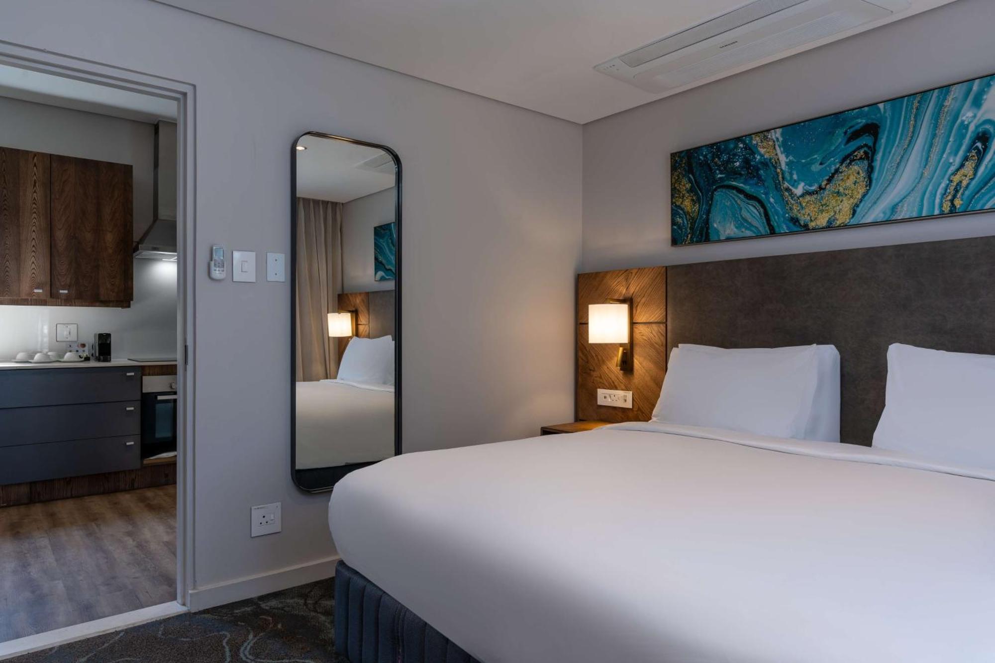 Radisson And Convention Centre Or Tambo Airport Hotel 4*