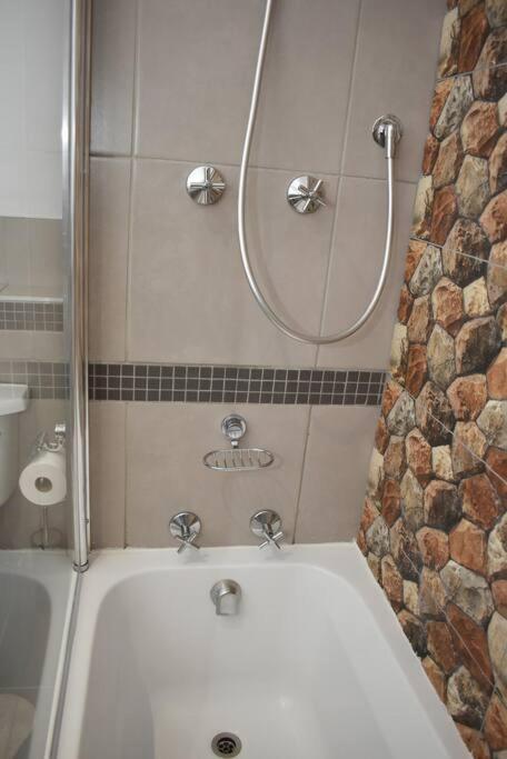 Chic Oasis In Vibrant Jozi Bdc Joanesburgo