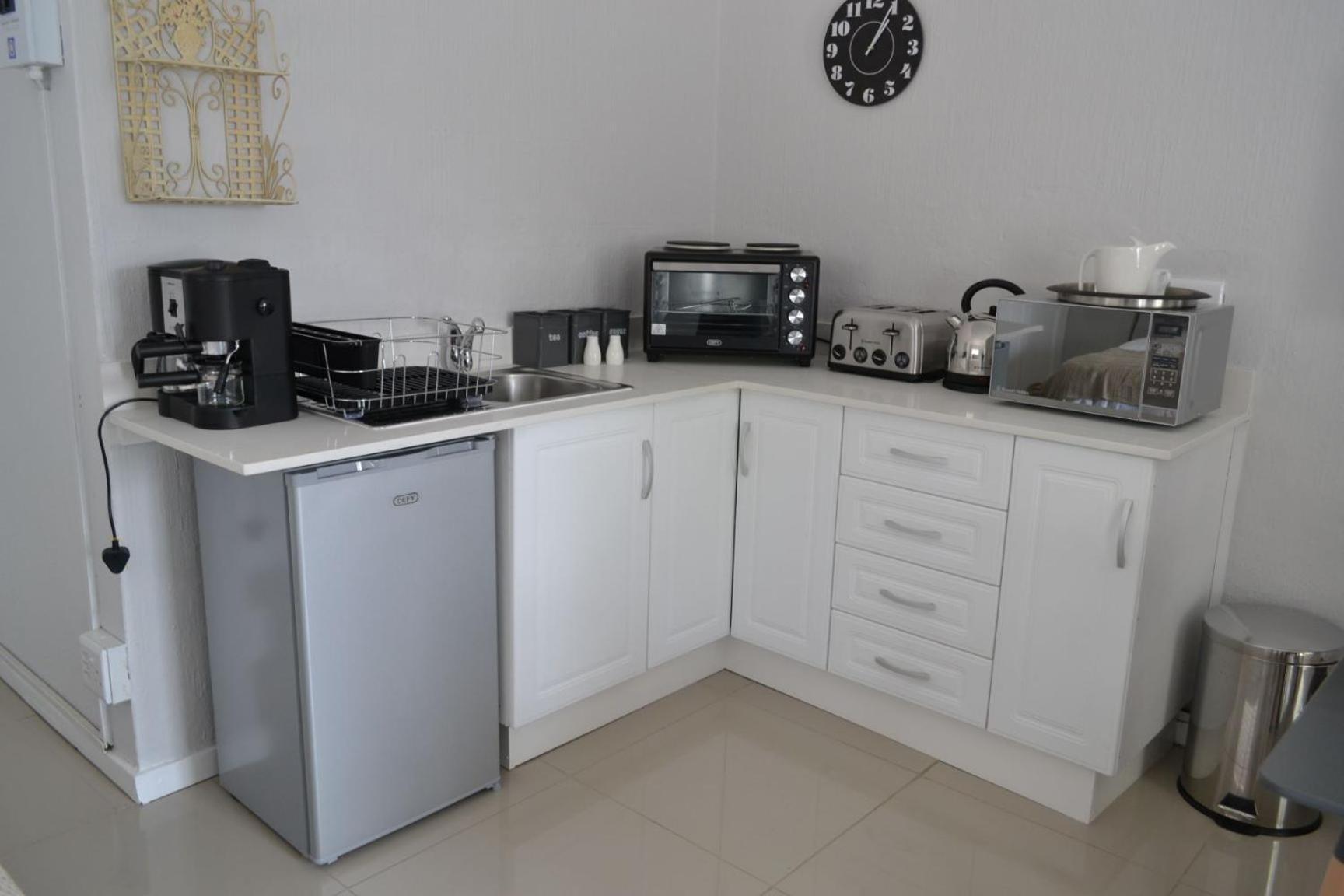 8 Woodmead Guest house