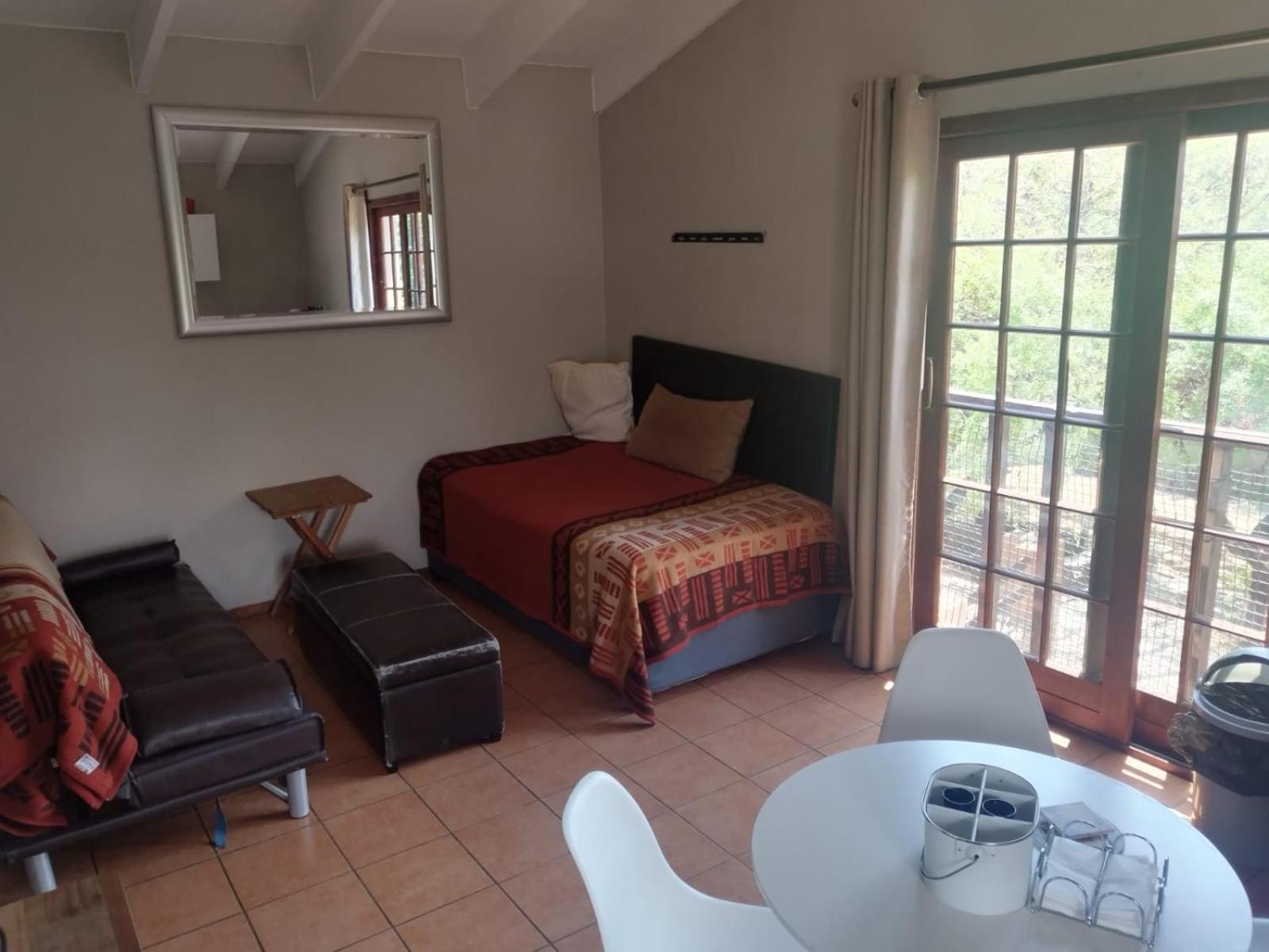 Paulshof Sandton - Hluhluwe Road Complex Homestay *