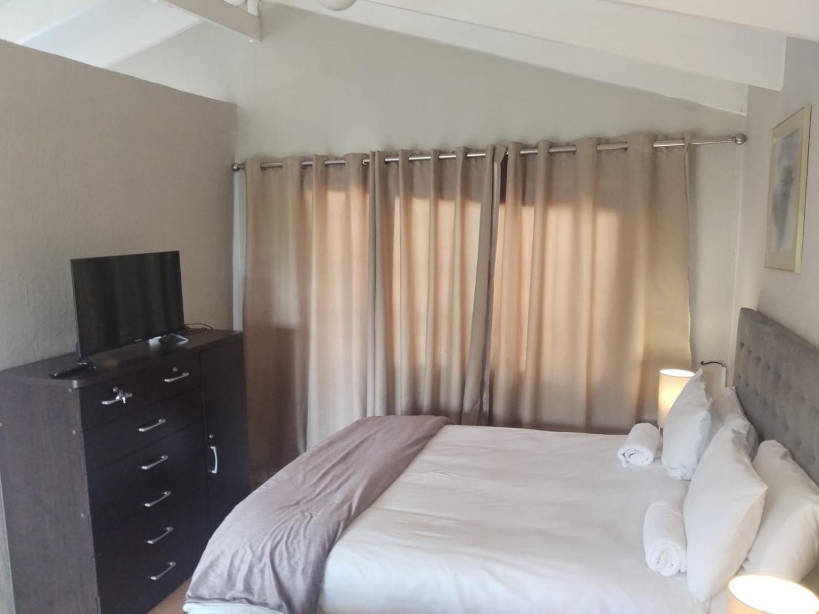 Homestay Paulshof Sandton - Hluhluwe Road Complex *