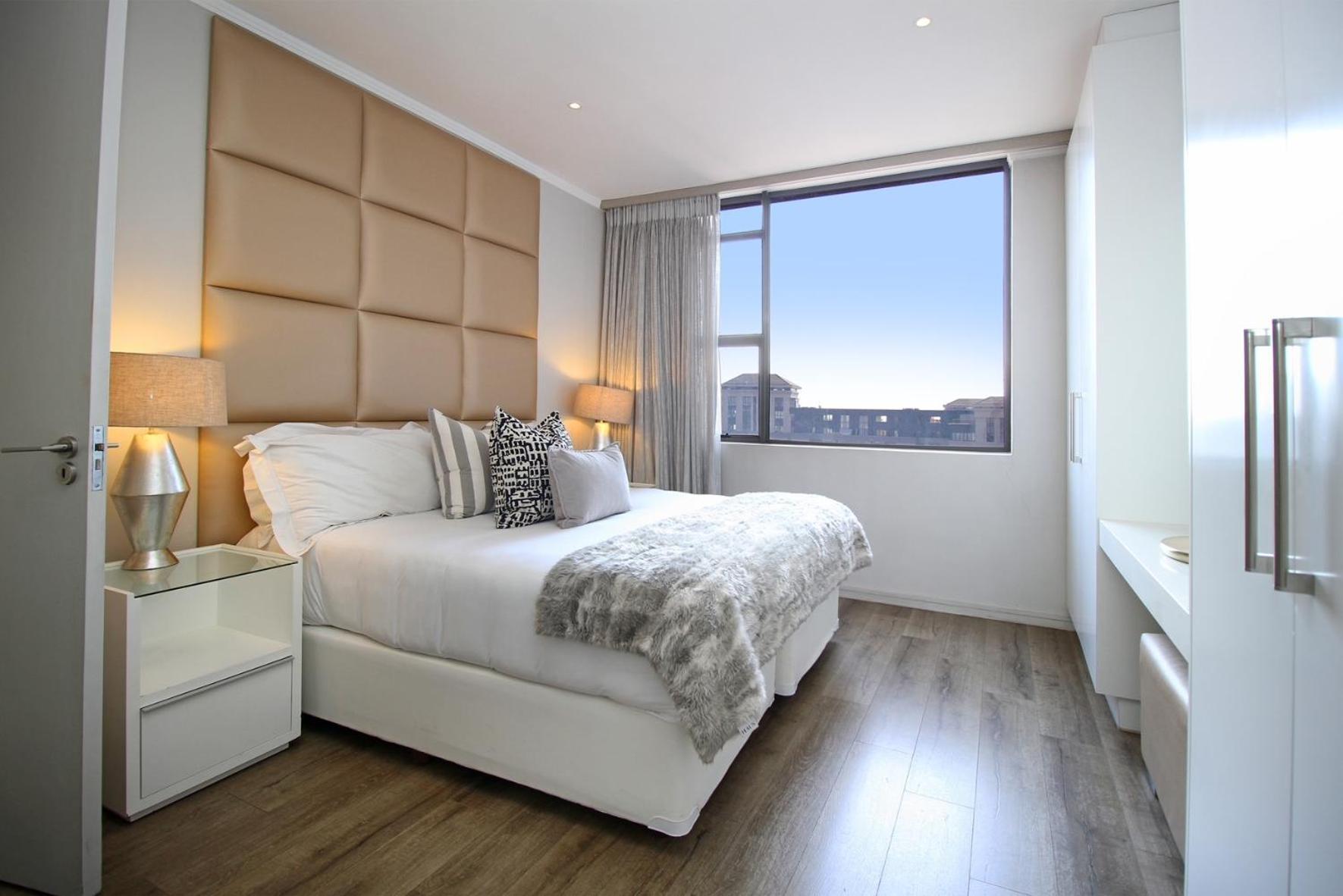 Apartment Modern Luxury Furnished In Sandton *