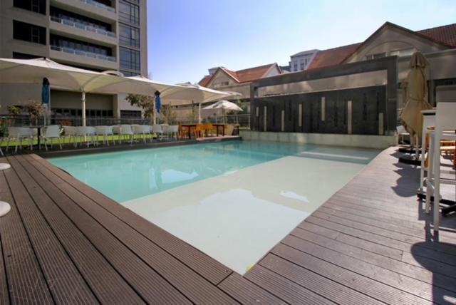 Modern Luxury Furnished In Sandton Apartment *