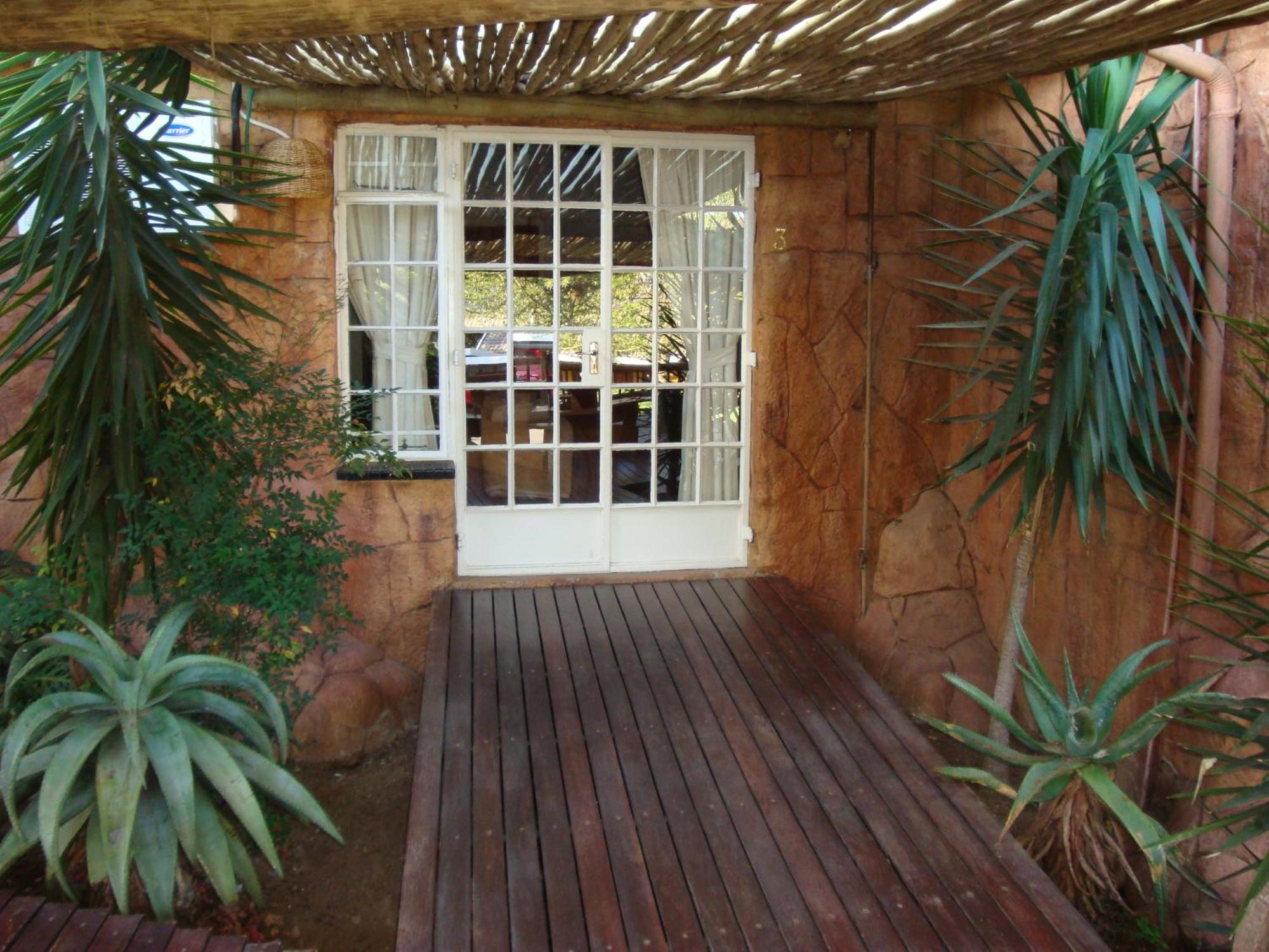 Flintstones Fourways Guest house 3*