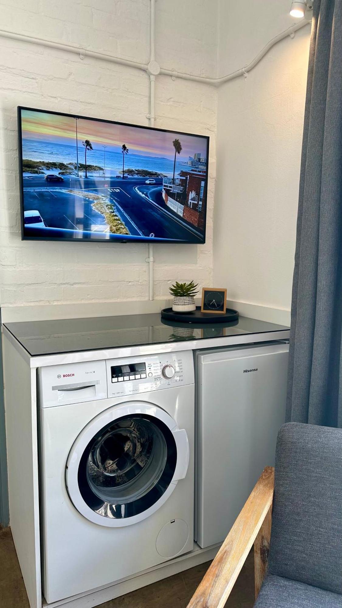 Apartment Living 119 - Fibre Wifi, Washing Machine & Sunny Balcony