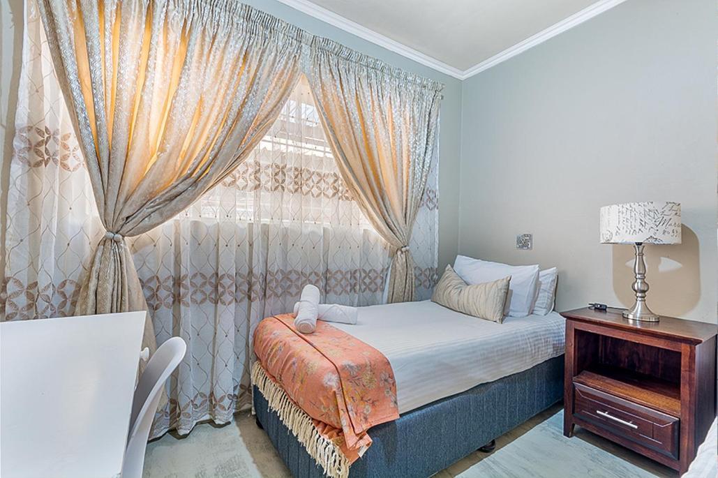Cozy Escape In Windsor West Casa de férias