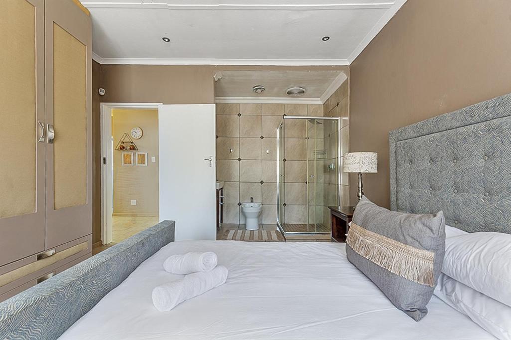 Cozy Escape In Windsor West Casa de férias