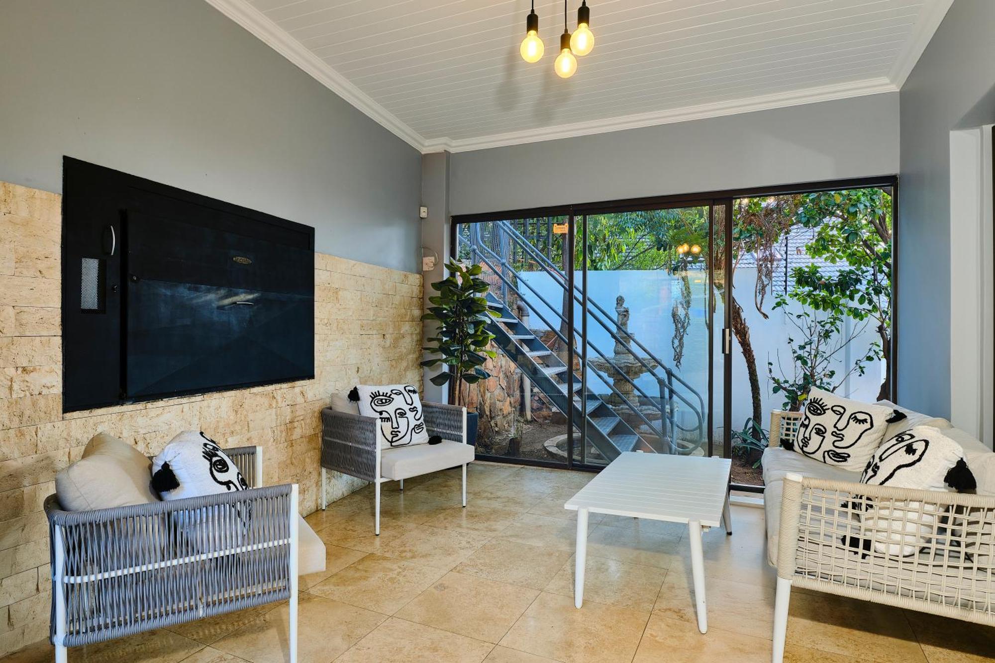 Urban Escapes Holiday home *
