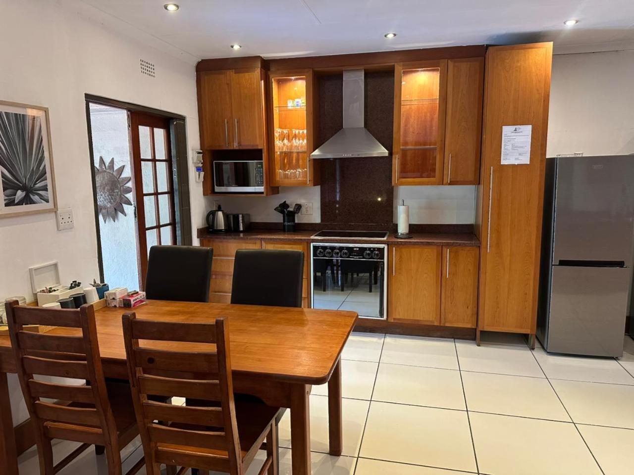 Paulshof Sandton - Hluhluwe Road Complex * Johannesburg