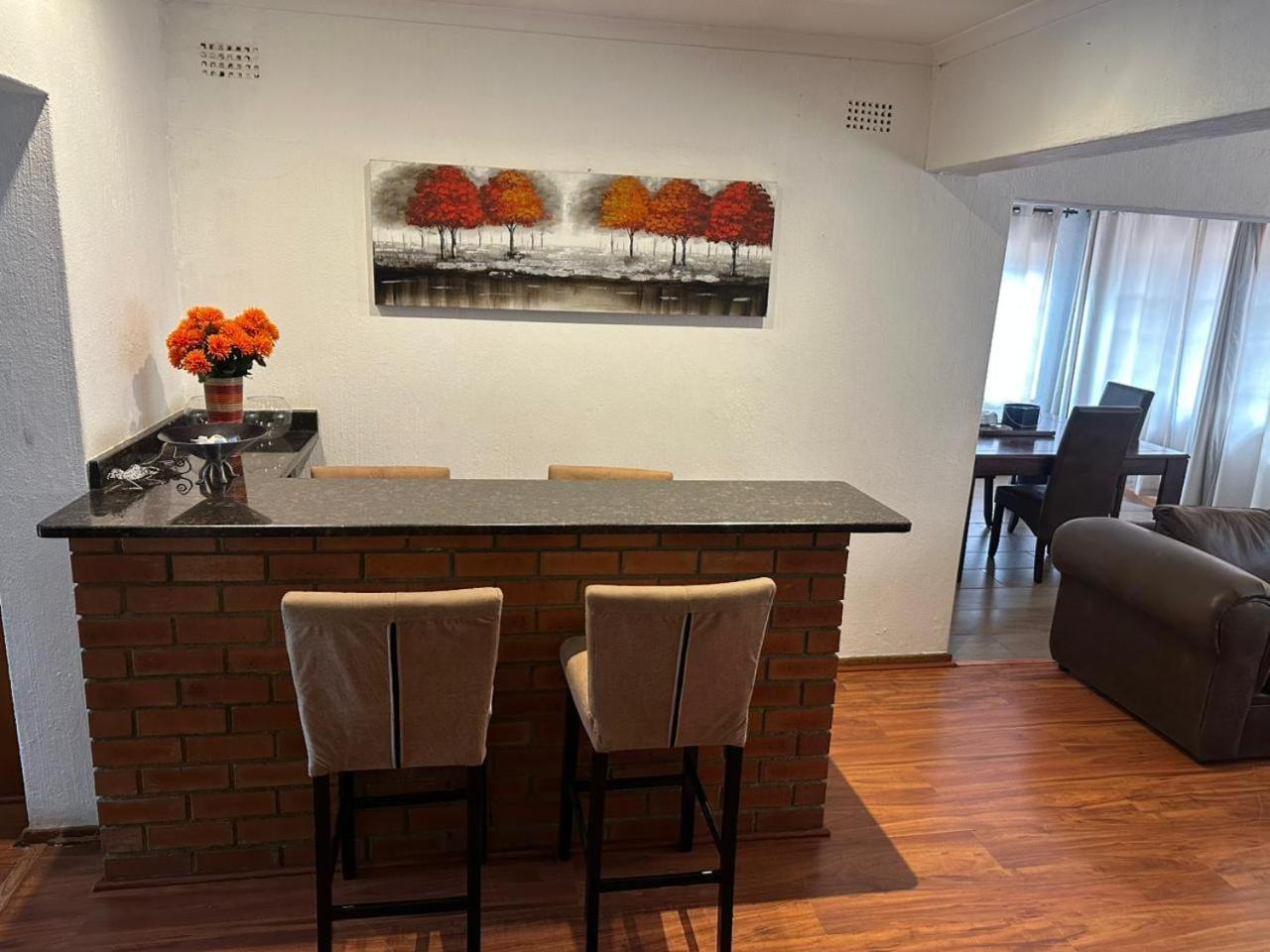 Paulshof Sandton - Hluhluwe Road Complex Homestay Johannesburg